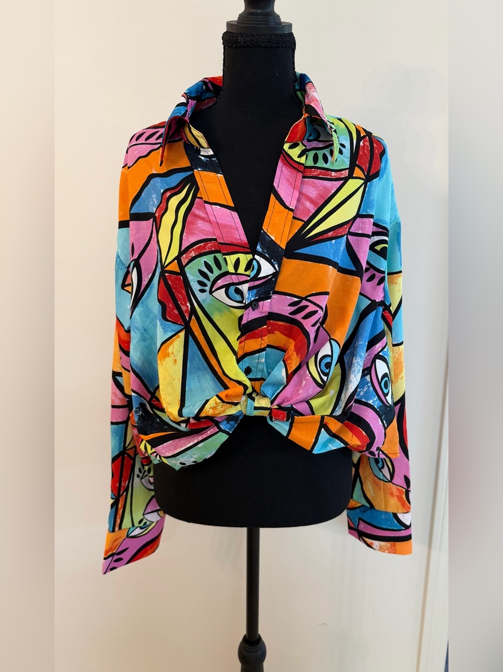 Live 4 Truth Abstract Face Print
Cropped Front Knot Button Down
Shirt Multi 2X